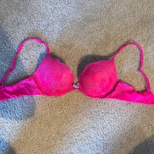 Victoria’s Secret bra 34B